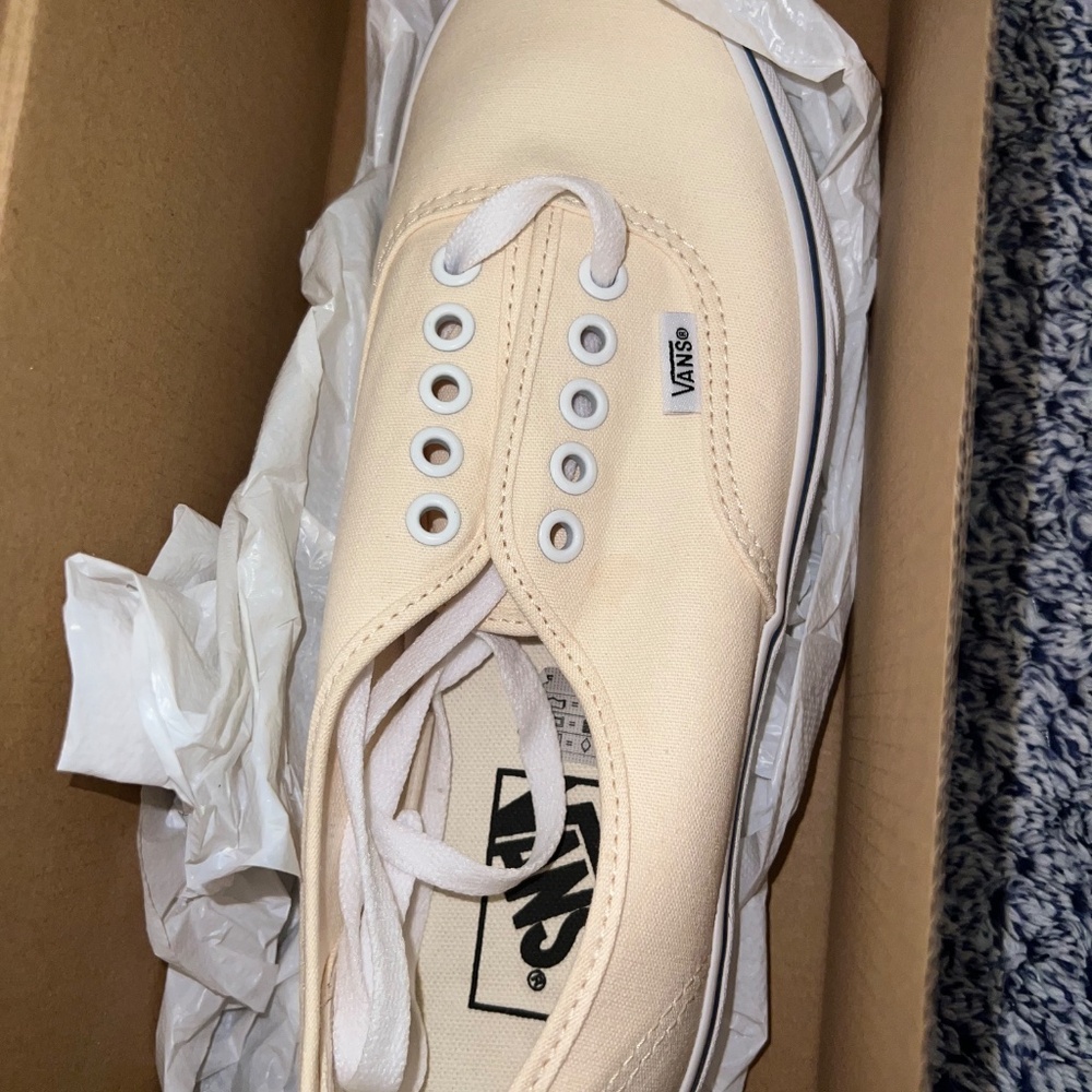 Vans - Picture 3 of 7